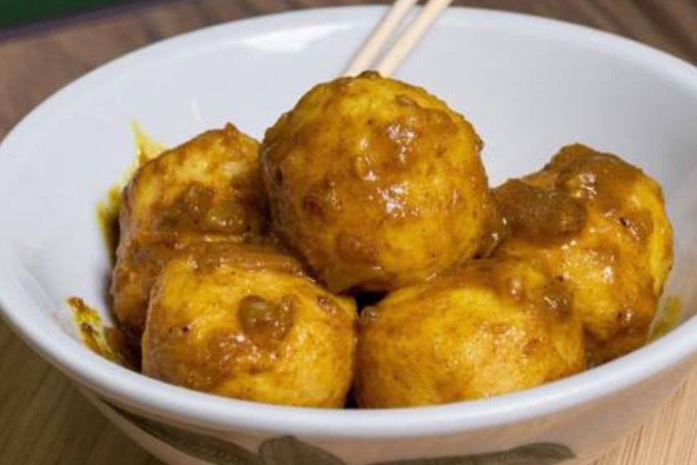 E1. Curry Fish Balls 秘製咖哩魚蛋 (6 pcs)