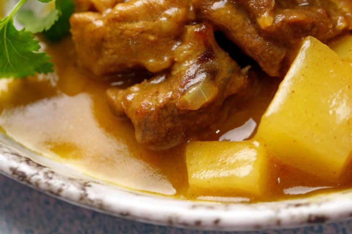 CURRY BEEF WITH RICE