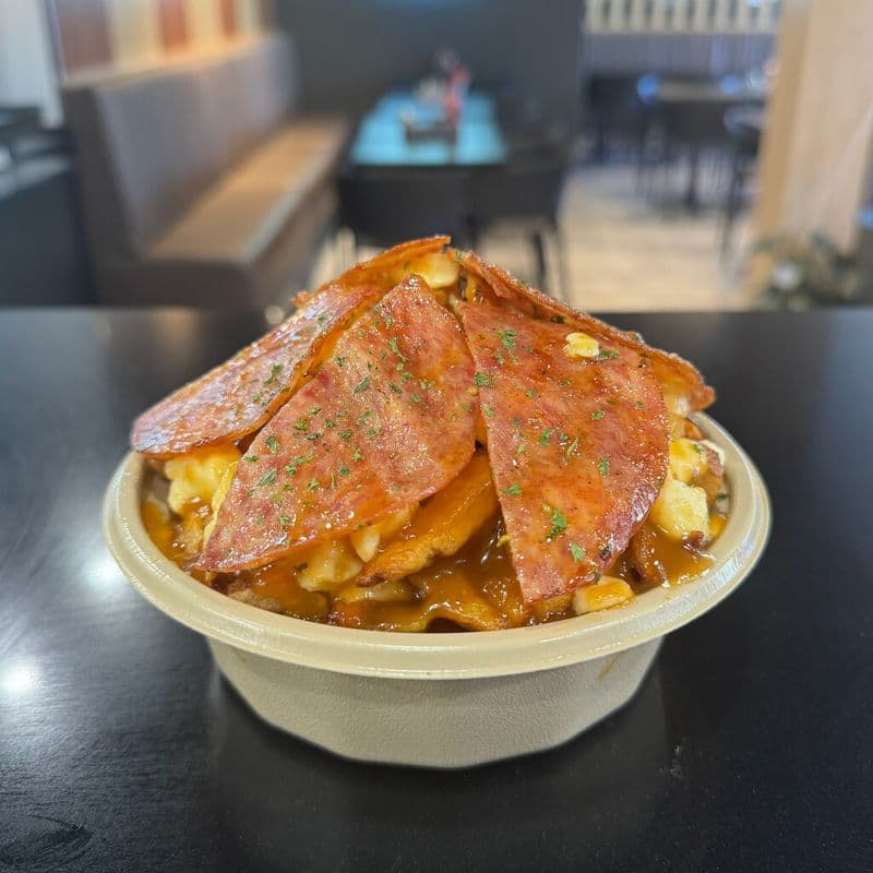 Poutine aux pepperonis