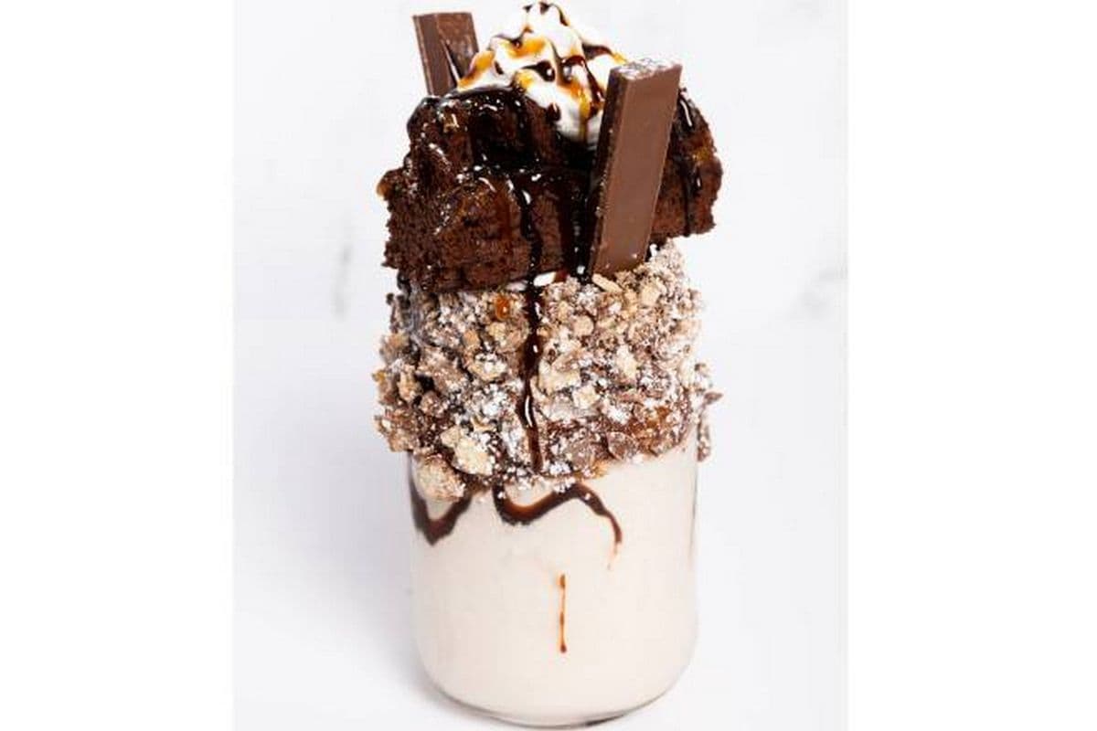 Kitkat Caramel Brownie - Super Freakshake