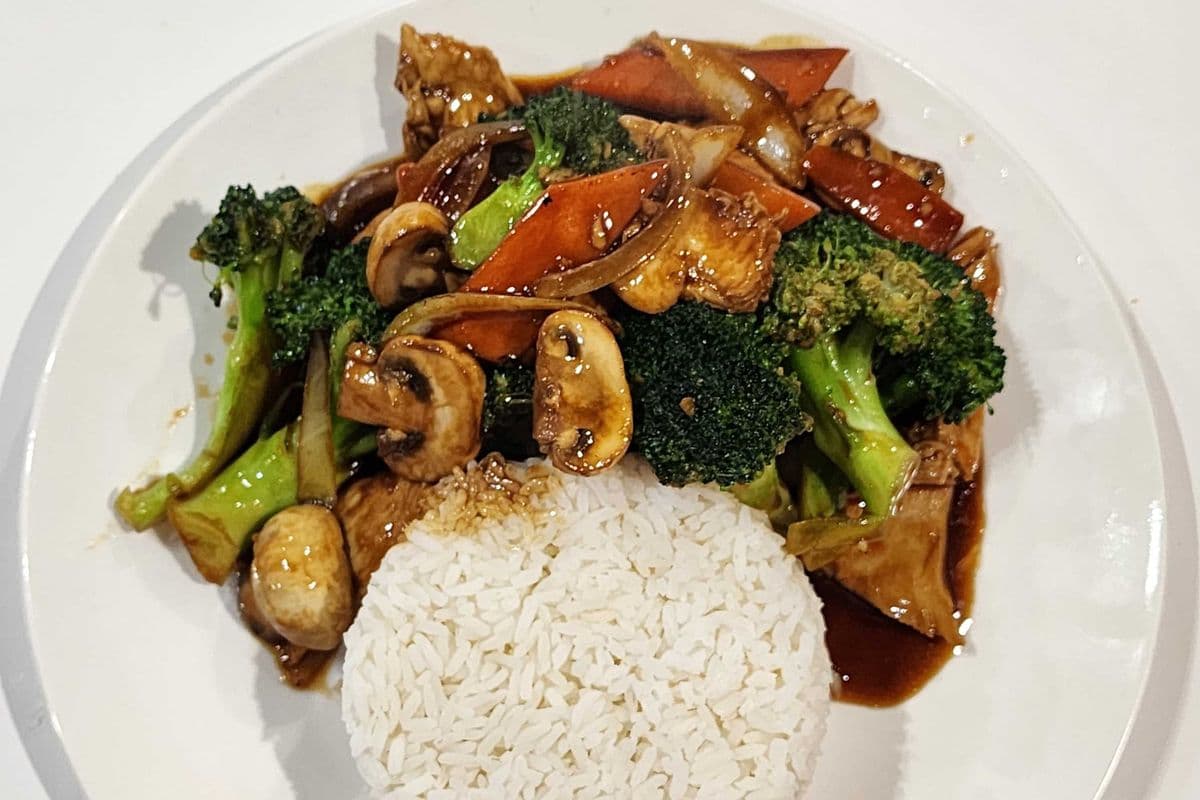 C3. Beef or Chicken With Broccoli