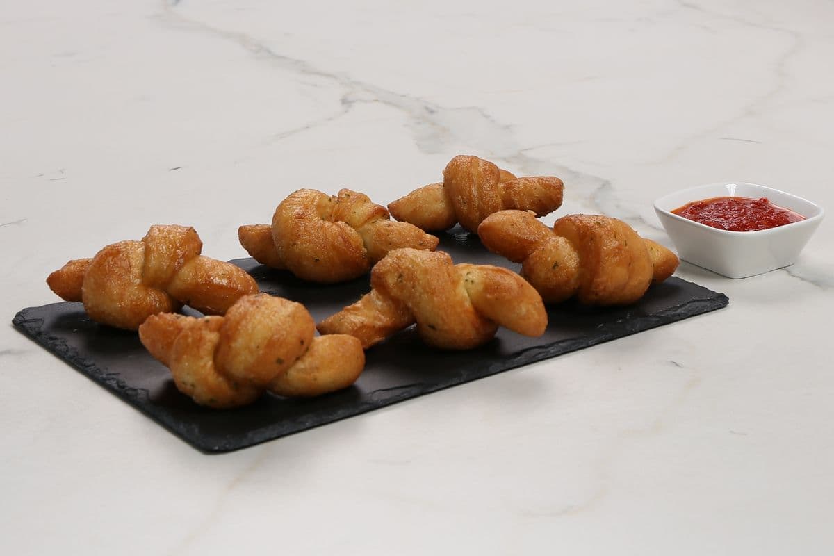 Six Garlic Bread Knots (6 pcs)