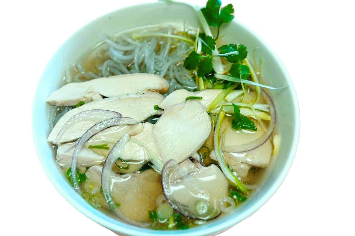 Chicken Phở with Arrowroot Noodle