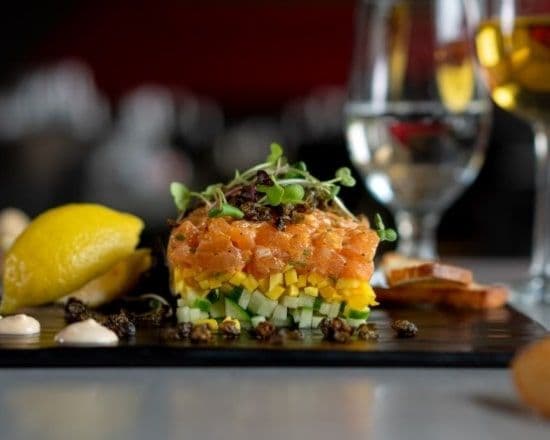 Tartare de saumon classique / Salmon Tartare