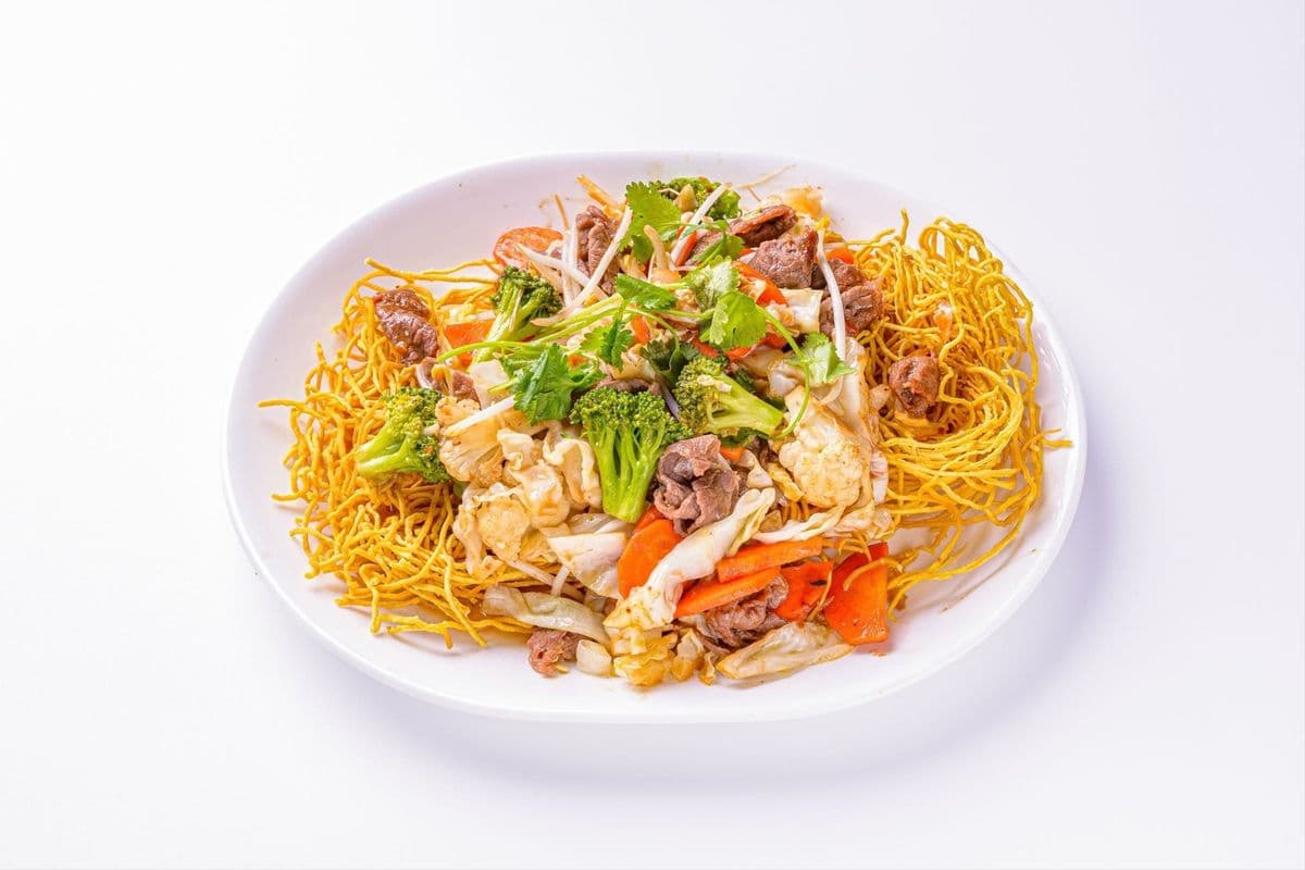33. Stir Fry Beef or Chicken or Shrimp with Vegetable on Crispy or Soft Egg Noodles