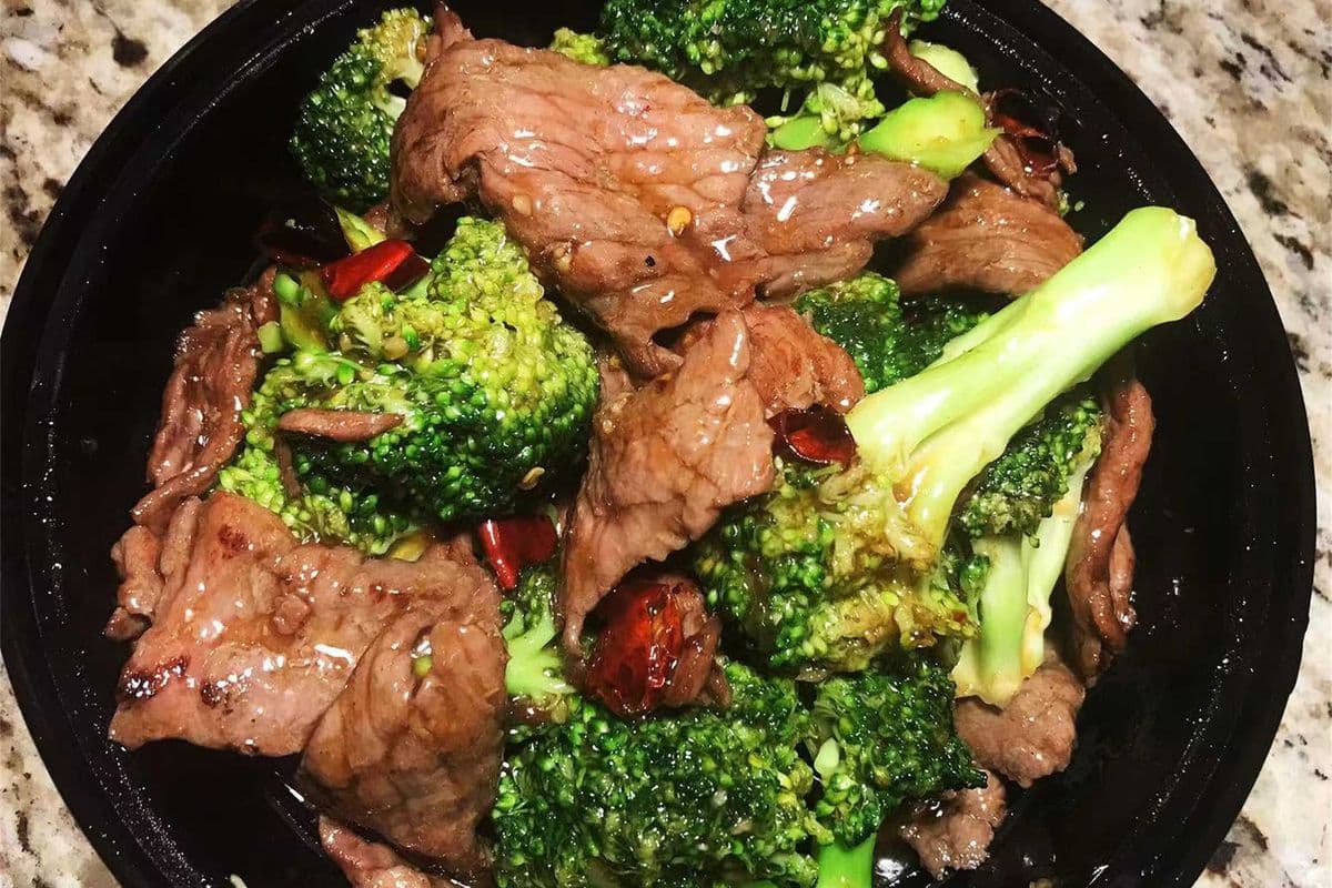 2. Beef Fried with Broccoli 西兰花炒牛肉