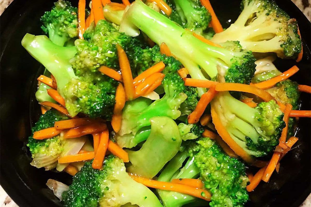 2. Pan-Fried Broccoli 清炒西兰花