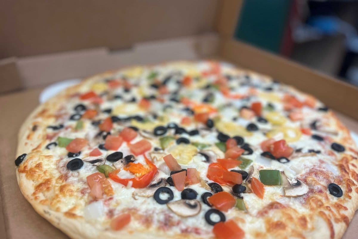 16" Vegetable Pizza