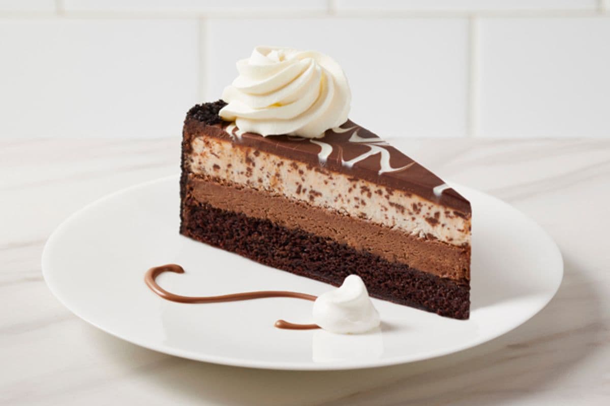 Tranche de gâteau au fromage au chocolat / Chocolate Tuxedo Cheesecake Slice