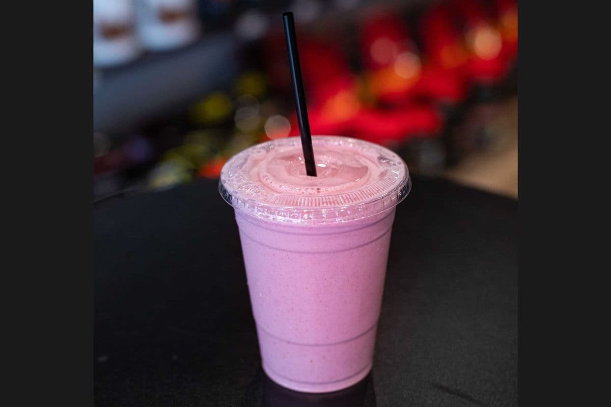 Razzle Berry Butter Smoothie (338 Cal)