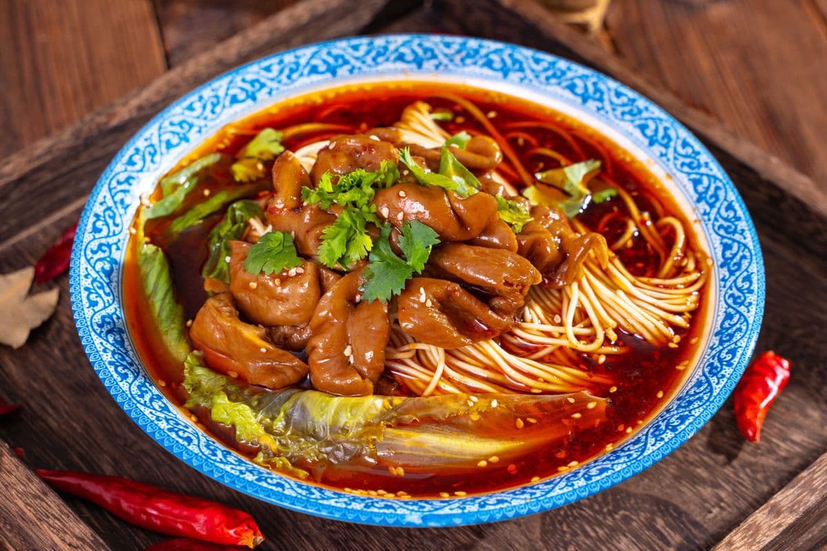 R2. 川香肥肠面 Spicy Pork Intestine Noodle Soup