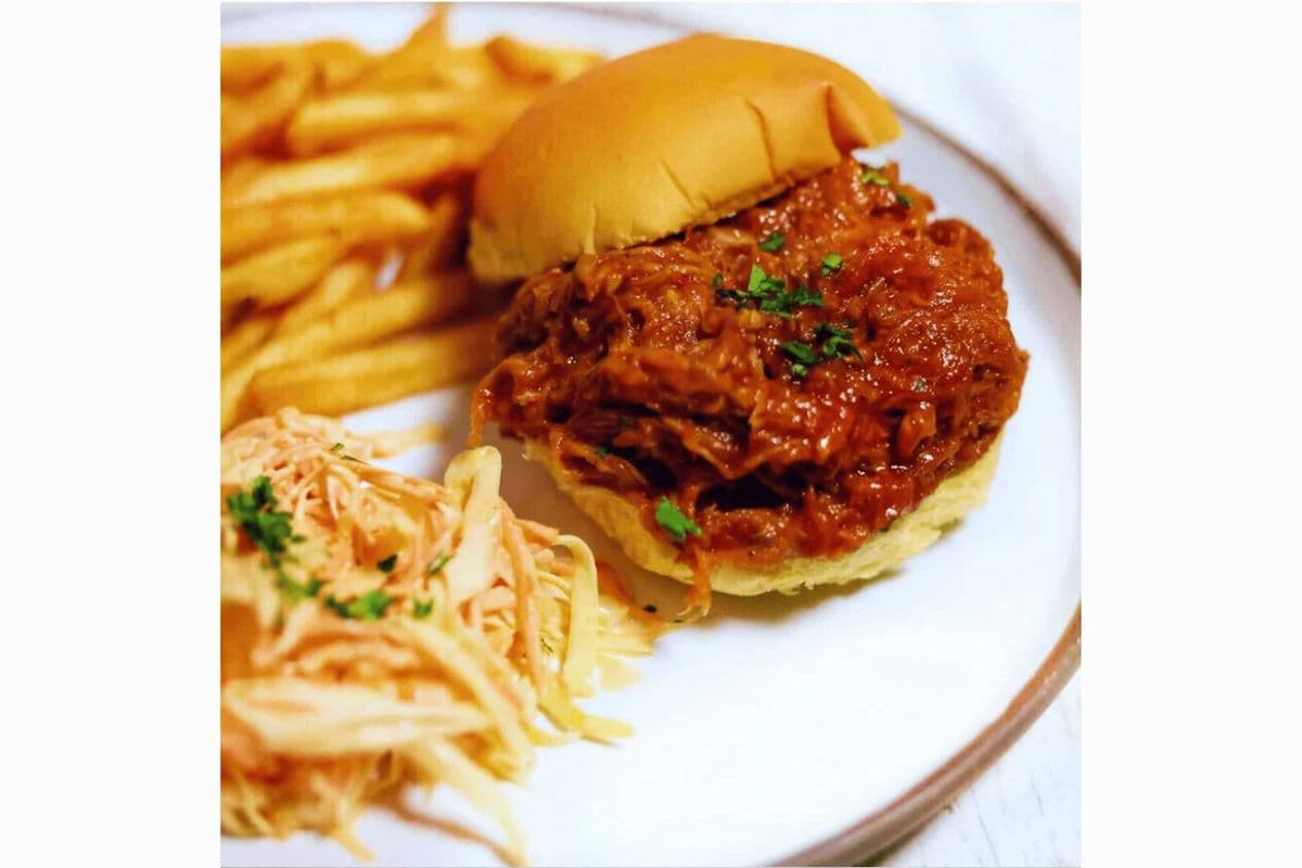 Pulled Pork with Geary Market BBQ Sauce, Soft Potato Buns & Slaw (2 portions)