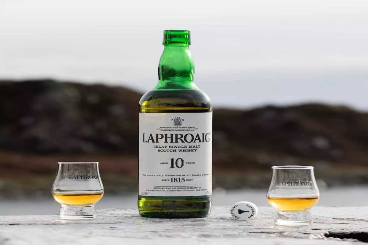 LAPHROAIG 10 YEARS SINGLE MALT SCOTCH WHISKEY 750ML (1 x 750ML )