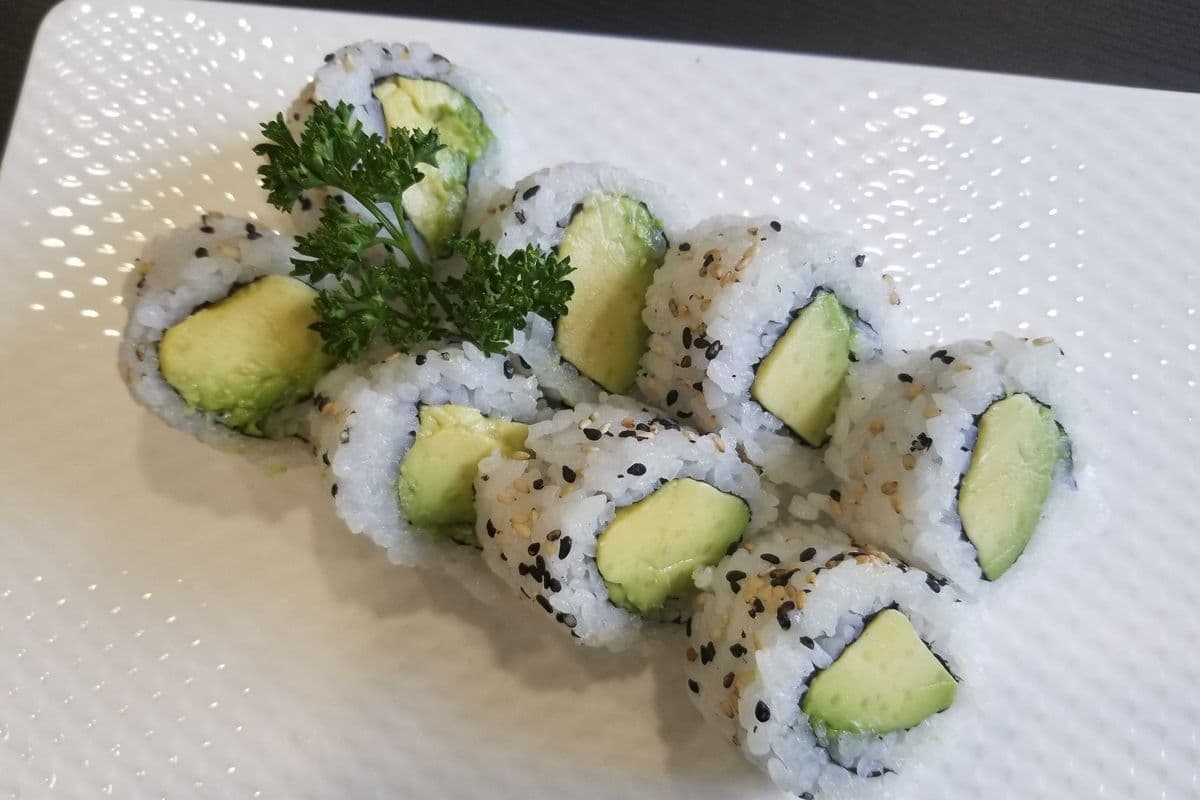 Avocado Roll (8pcs)