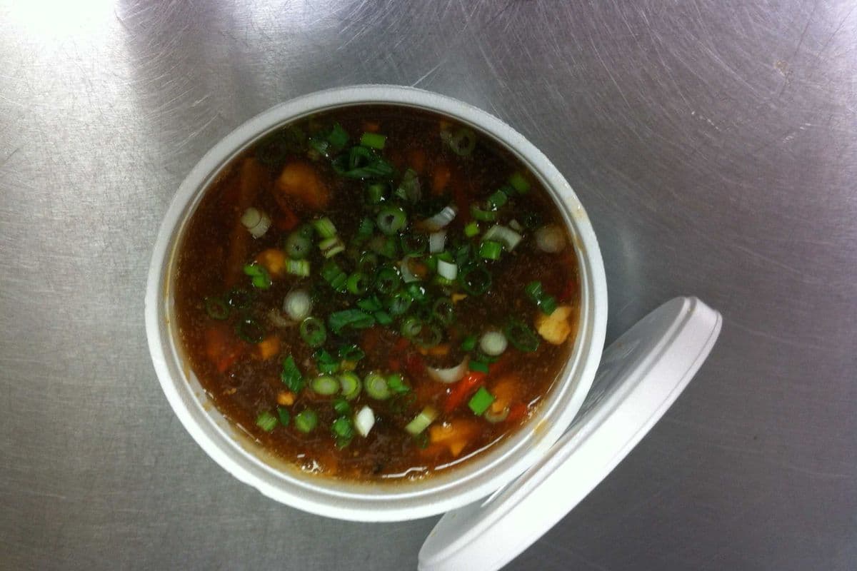 Hot and Sour Soup 酸辣汤 (16 oz)