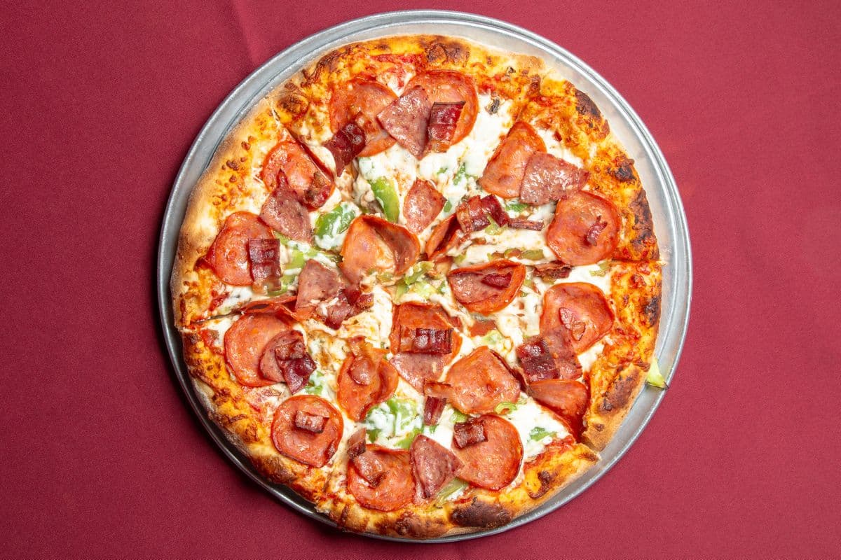 18" Extra-Large Deluxe Pizza