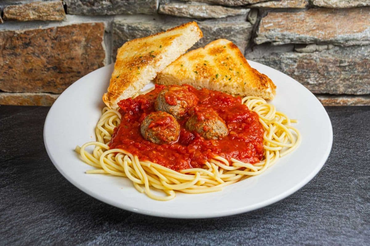 Classic Spaghetti and 3 Meatballs