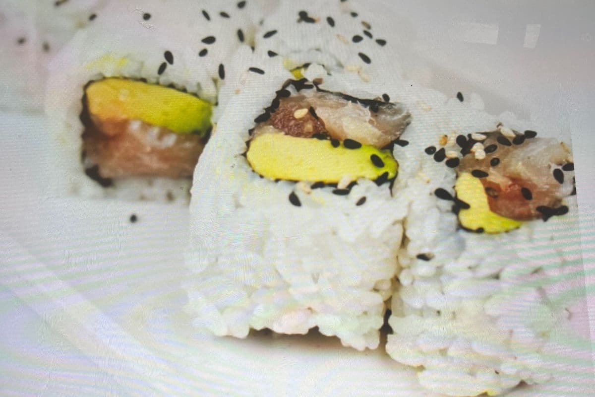 Tuna Avocado Roll (金枪鱼牛油果卷)8pcs