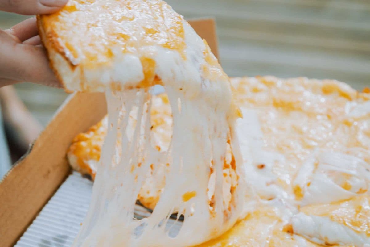 WOW Deal - Medium Cheese Pizza