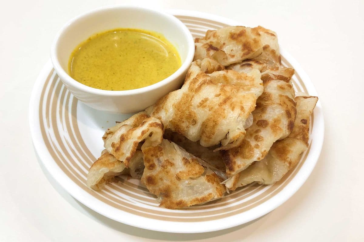 M19 – Roti with Curry Sauce (2 pcs) 馬來薄餅咖哩汁 (2件)