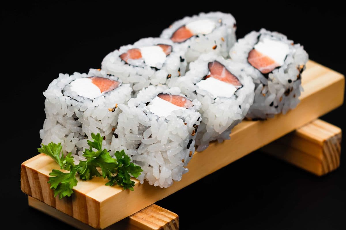 Salmon and Creamcheese Roll (6 pcs)
