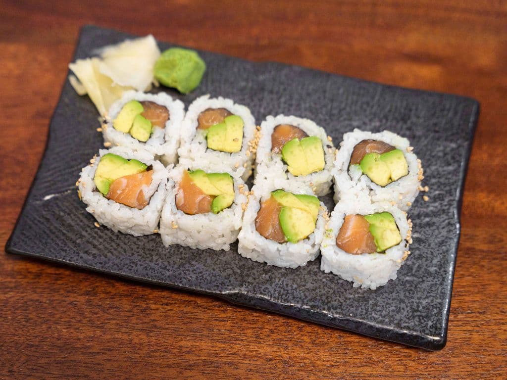 Salmon Avocado Roll (8Pcs)