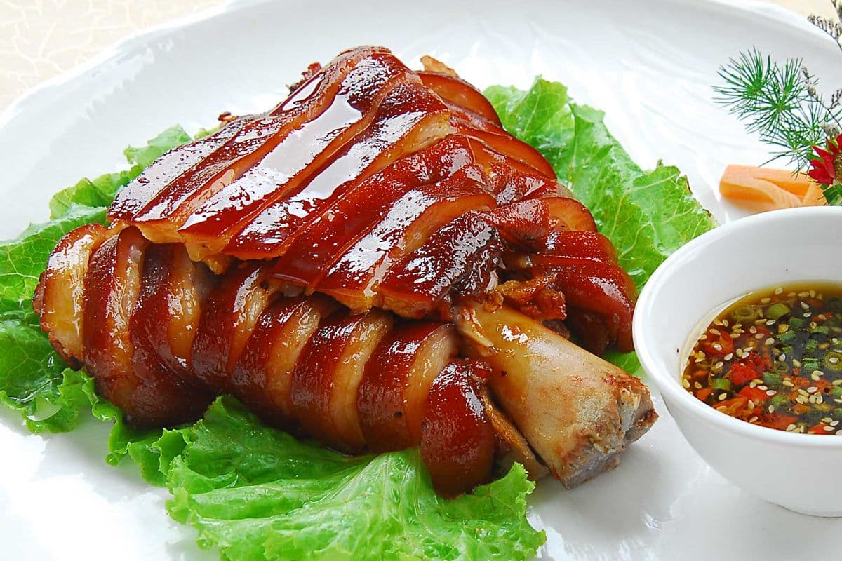 B4.黄金肘子 Stewed Pork Hocks