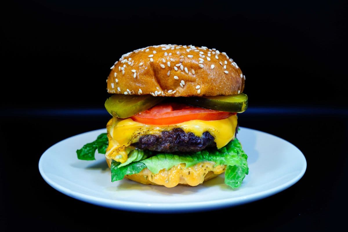 Burger boeuf sur grille