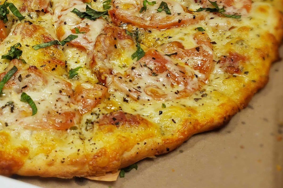 Medium Margherita White Pizza