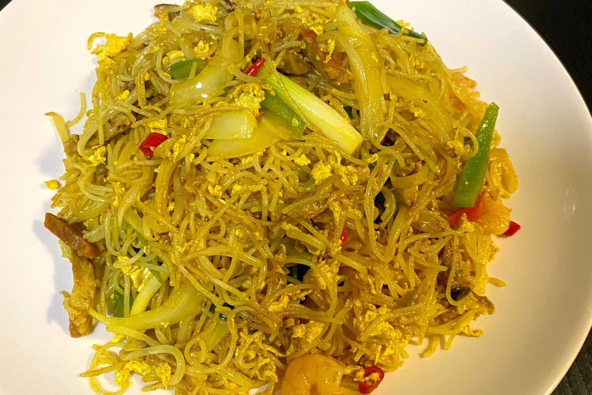 F15. Singapore Style Fried Vermicelli
