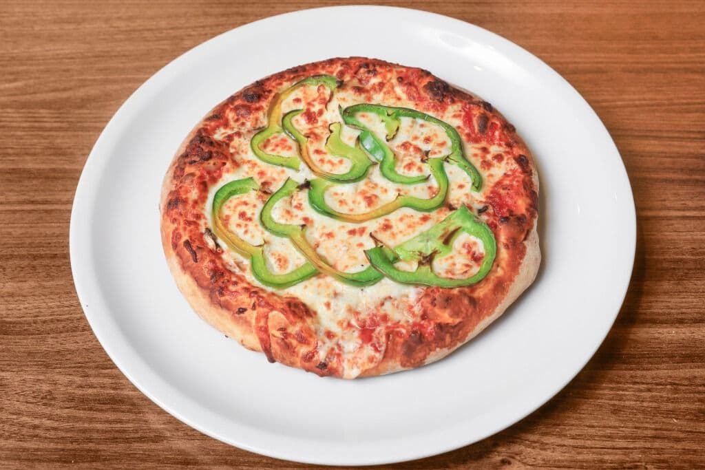 4. Petite pizza 10" toute garnie