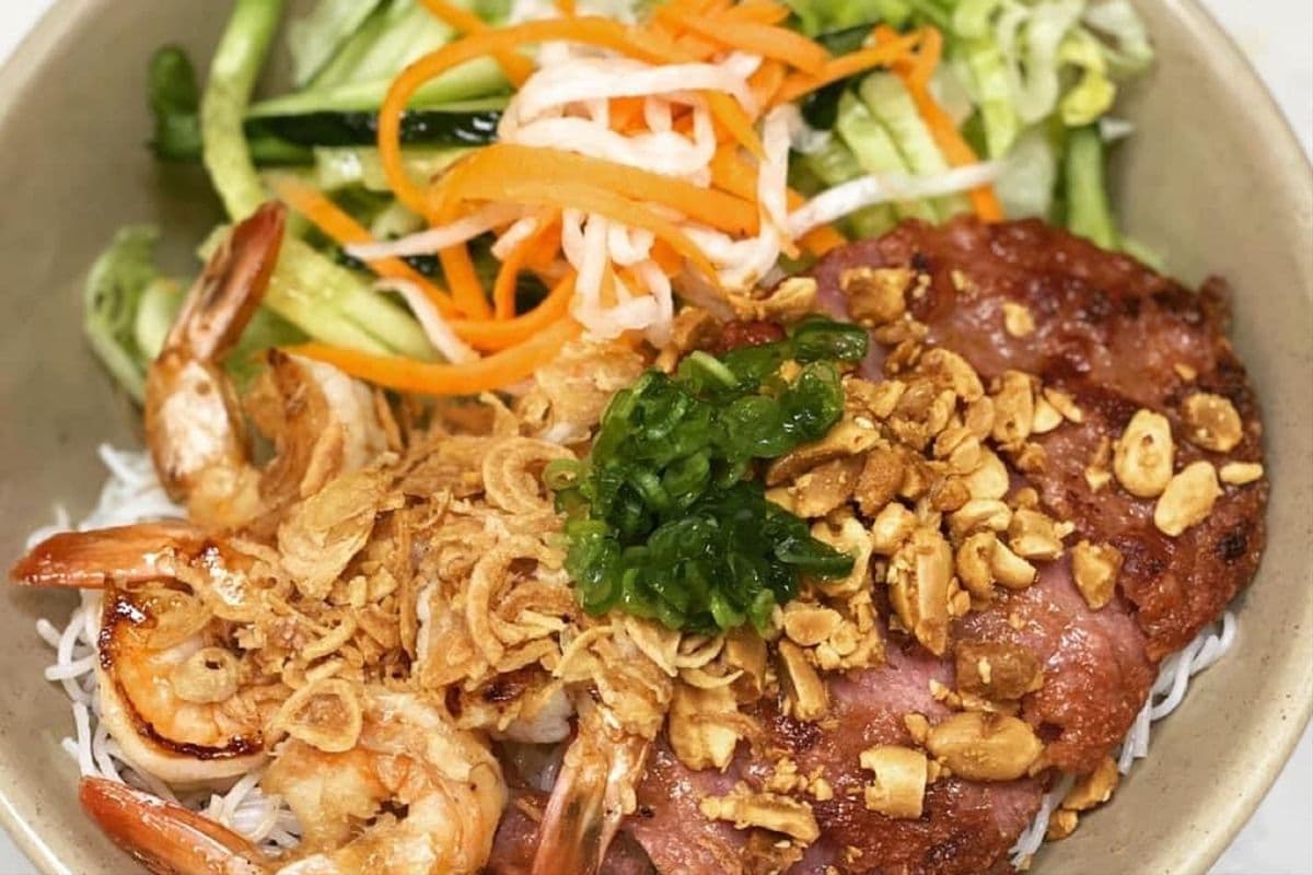 V6. Grilled Prawns and Beef with Vermicelli / 燒蝦,燒豬肉米粉 / 구운 새우 비빔국수