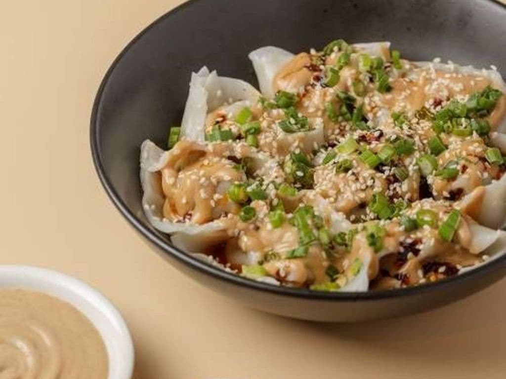 Wontons au Sauce Cacahuète Épicée /Spicy Peanut Sauce Wonton (vege & pork) (10) 麻酱大馄饨