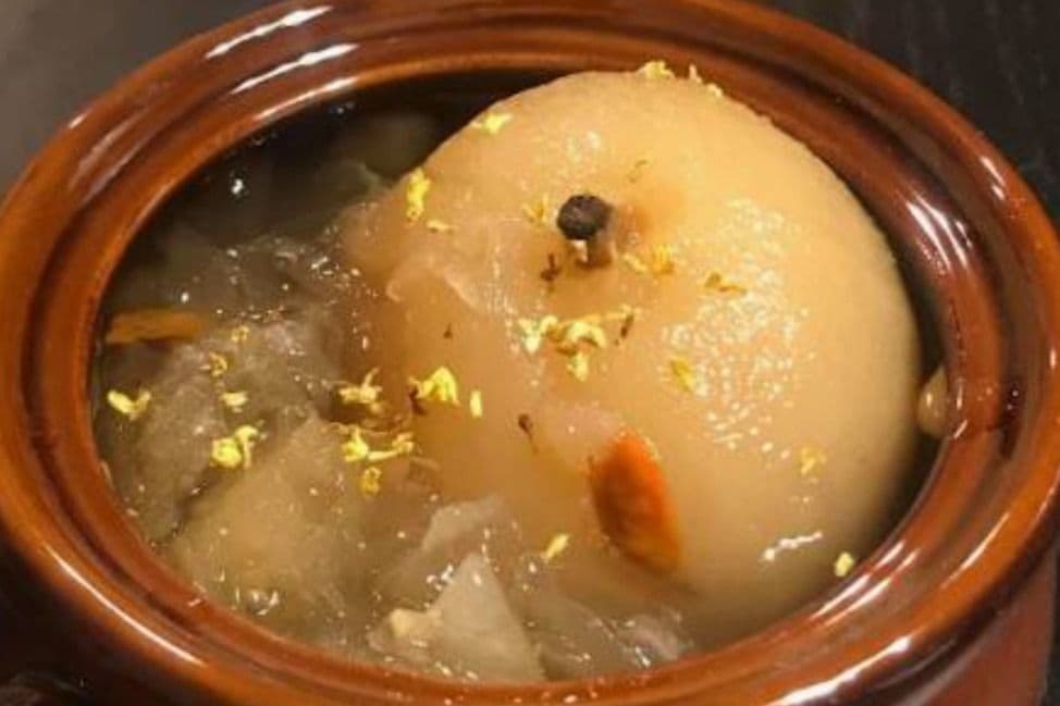 D13 Osmanthus White Fungus Stewed Pear 杞子桂花雪耳燉梨