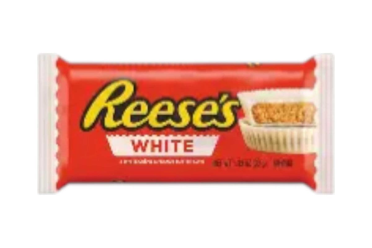 Reese's White Creme & Peanut Butter Cup (79g) (210 Cal)