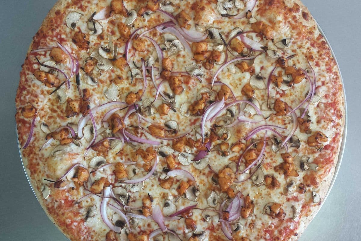BBQ Chicken Pizza - Halal