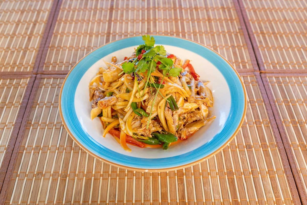 Savoury Cold Chilli Peppercorn Bone-In Chicken 西域椒麻鸡