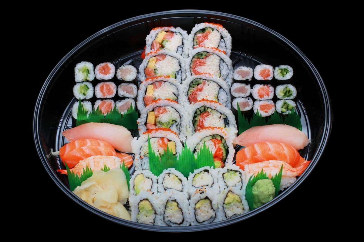Party Tray C (64 pcs)