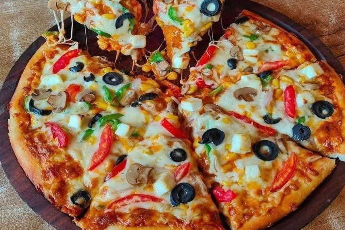 20. 10" Small Desi Vegetarian Indian Pizza