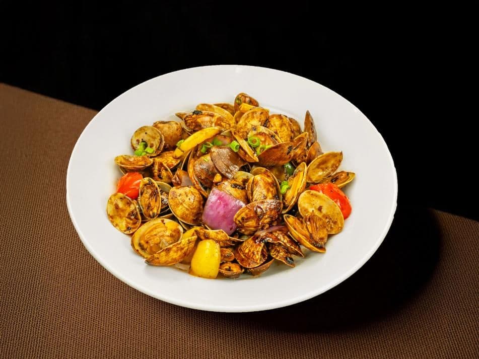 Stir-fried clams with chili and black bean sauce / 豉椒炒花蛤