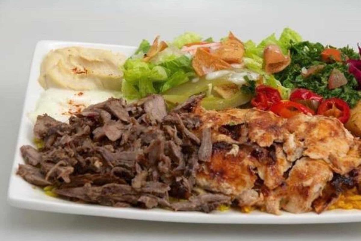 Assiette de shawarma mixte (poulet et bœuf) / Mixed Shawarma Plate (Chicken & Beef)