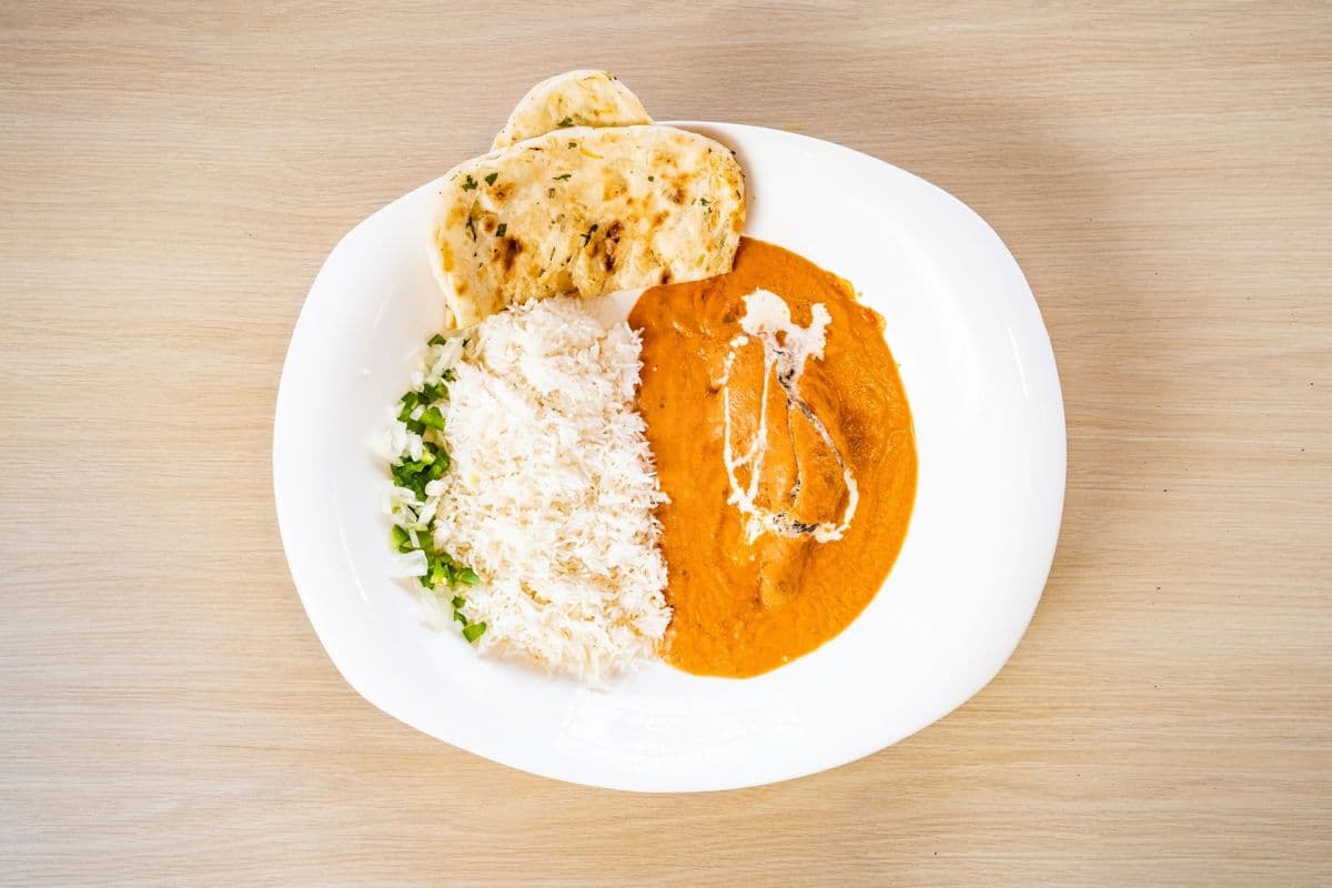 Butter Chicken with Rice and Naan