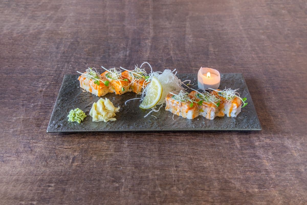 Salmon Oshi (6 pcs)