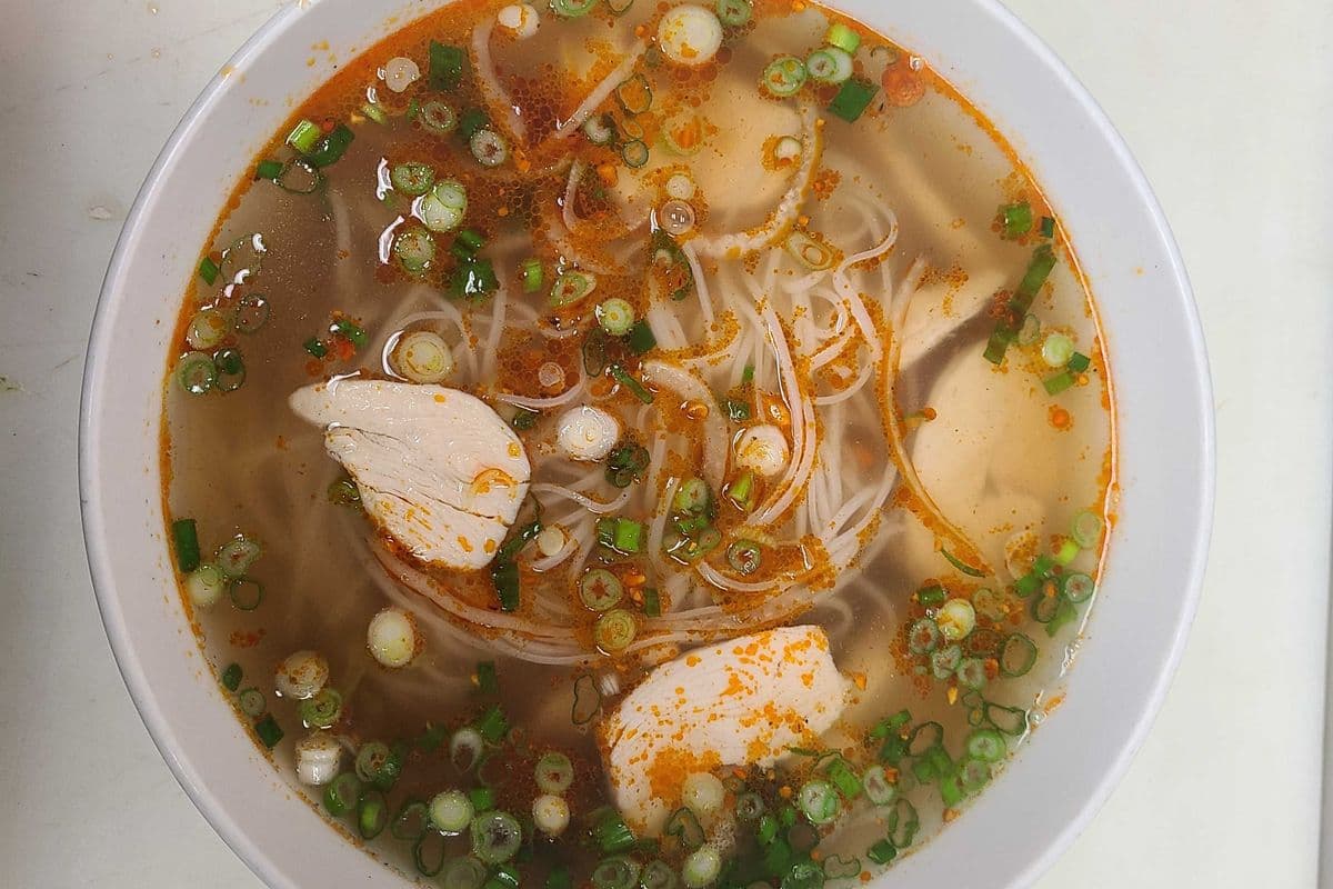 15c. Sliced Boiled Chicken Satay Thai or Non-spicy Rice Noodle Soup