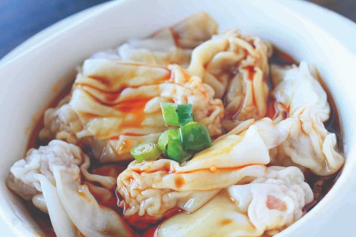 Wontons with Hot and Sour Sauce 紅油炒手