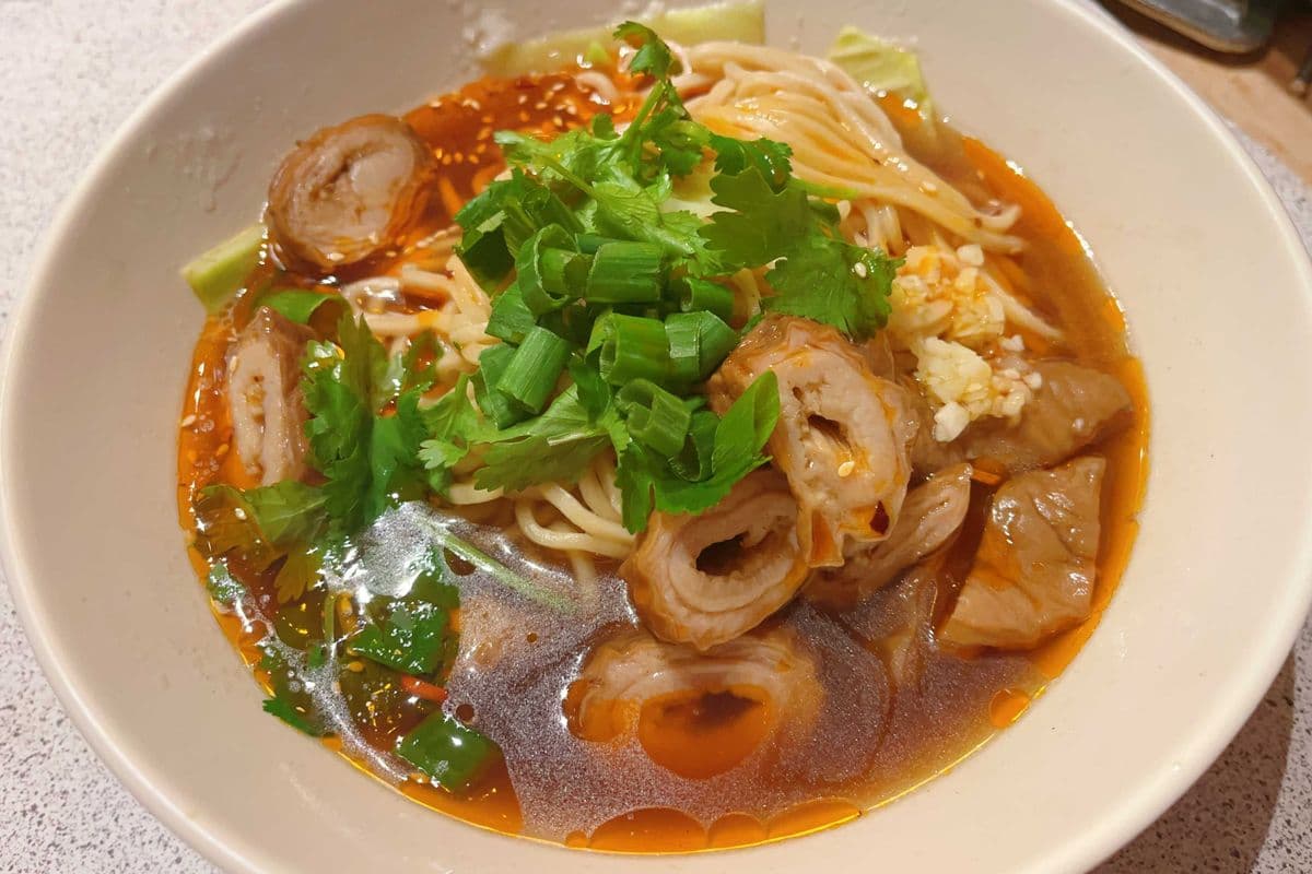 19. Noodles Soup with Pork Intestines 肥肠面