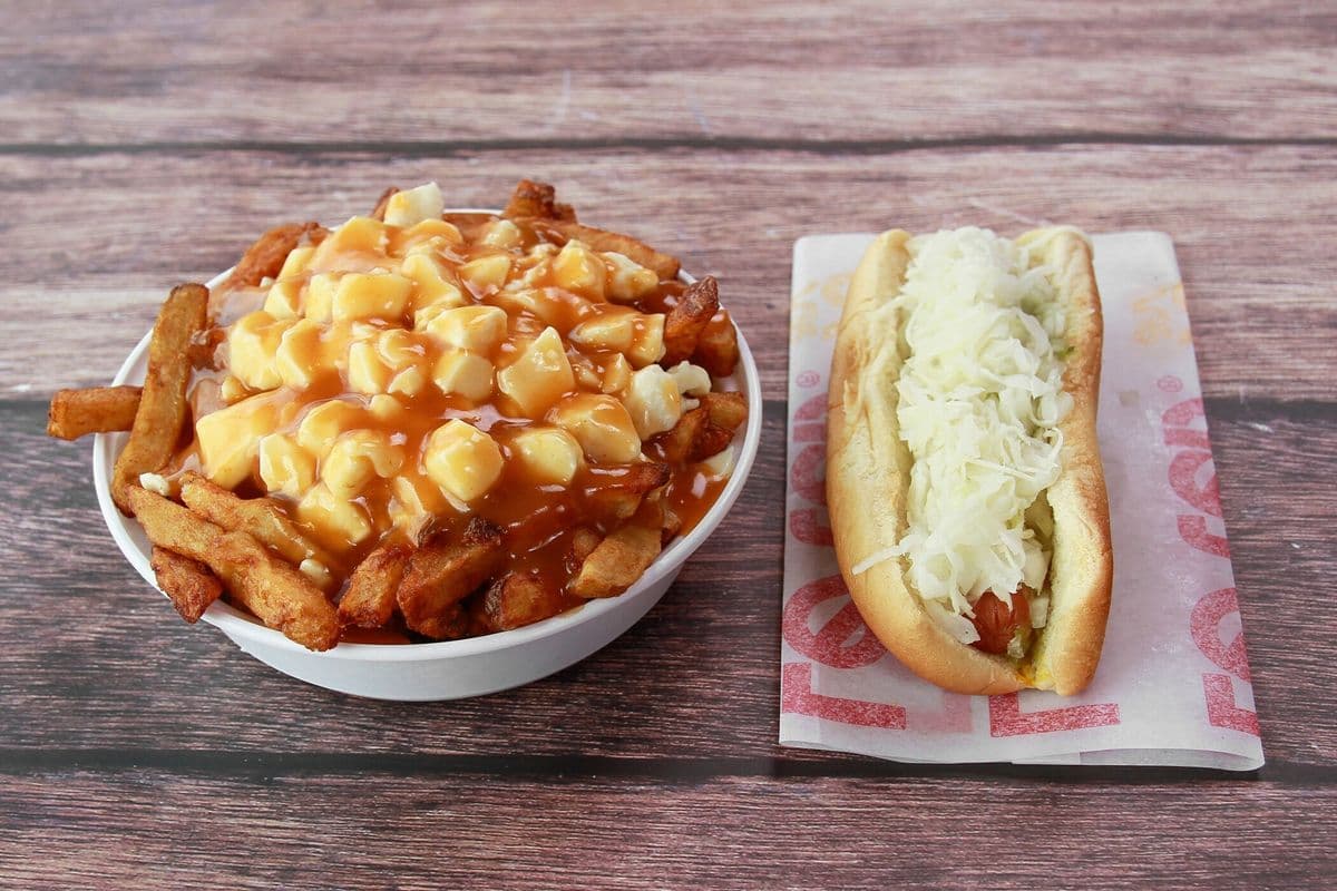 #3- Hot dog et poutine / #3- Hot Dog and Poutine