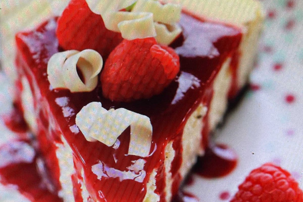 Raspberry Greek yogurt Cheesecake