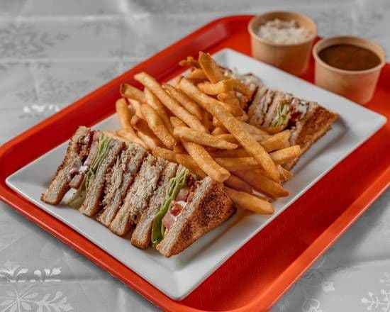 D4. 2 ASSIETTE CLUB SANDWICHES 2 PEPSI. / D4. 2 ASSIETTE CLUB SANDWICHES 2 PEPSI.