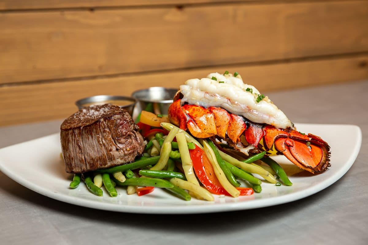 Terre et mer au homard / Lobster Surf and Turf